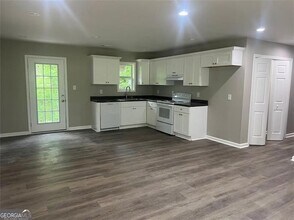 1996 Chestnut Log Dr in Lithia Springs, GA - Building Photo - Building Photo