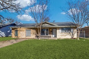 10511 Castlerock Dr in Dallas, TX - Building Photo