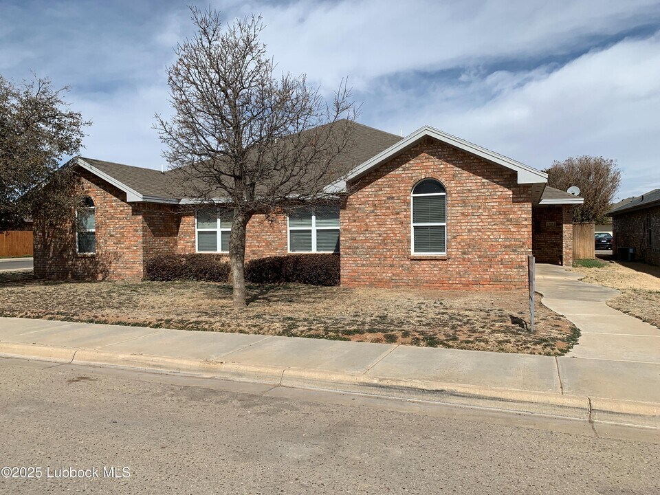 3116 111th St in Lubbock, TX - Foto de edificio