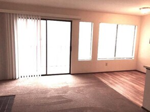 4050 SW Admiral Wy in Seattle, WA - Building Photo - Building Photo