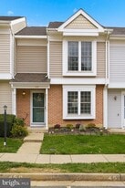 168 Edinburgh Square in Sterling, VA - Building Photo