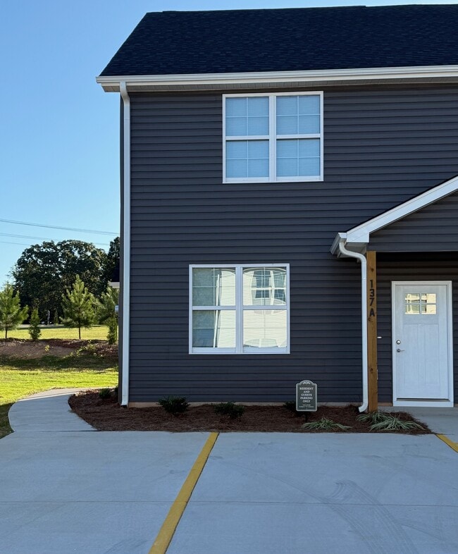 137 Diver Dr in Lexington, NC - Building Photo - Building Photo