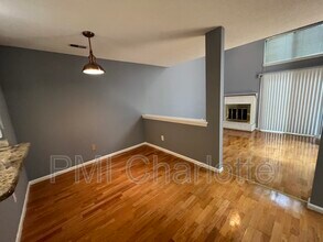 8087 Charter Oak Ln in Charlotte, NC - Building Photo - Building Photo