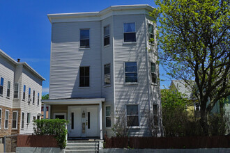 335 Beacon St, Unit 2 in Somerville, MA - Building Photo - Building Photo