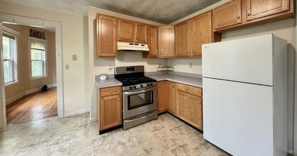 296 Highland Ave, Unit 3 in Somerville, MA - Foto de edificio - Building Photo