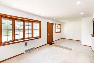 9553 Port Dr in Affton, MO - Building Photo - Building Photo