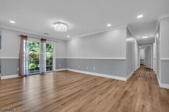 127 Williamson Ct in Bridgewater, NJ - Building Photo - Building Photo