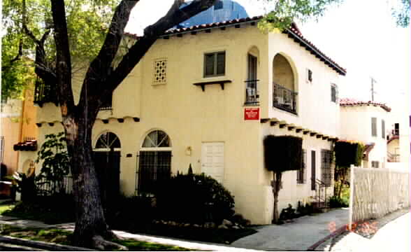 MIRACLE MILE SPANISH STYLE 5-PLEX-TOWNHOUSE 2 in Los Angeles, CA - Building Photo - Building Photo