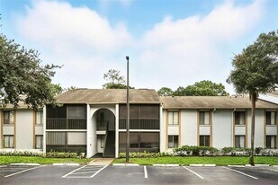 8201 Sun Spring Cir in Orlando, FL - Building Photo