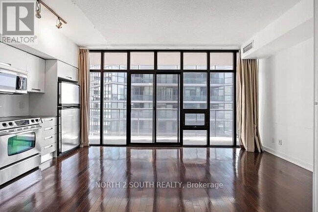 33 Charles St E in Toronto, ON - Building Photo - Building Photo