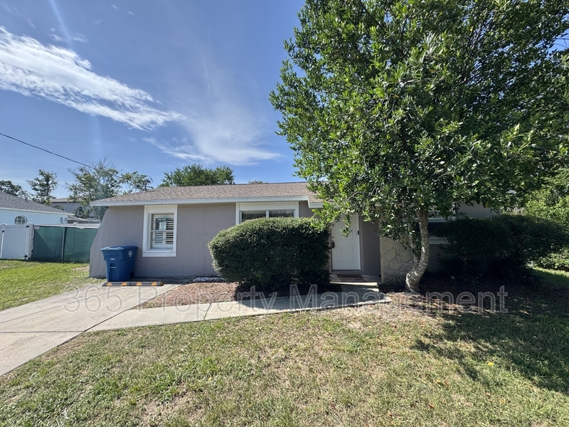 12484 Curry Dr in Spring Hill, FL - Building Photo