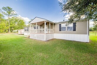 1055 Low Ground Rd in Guyton, GA - Building Photo - Building Photo