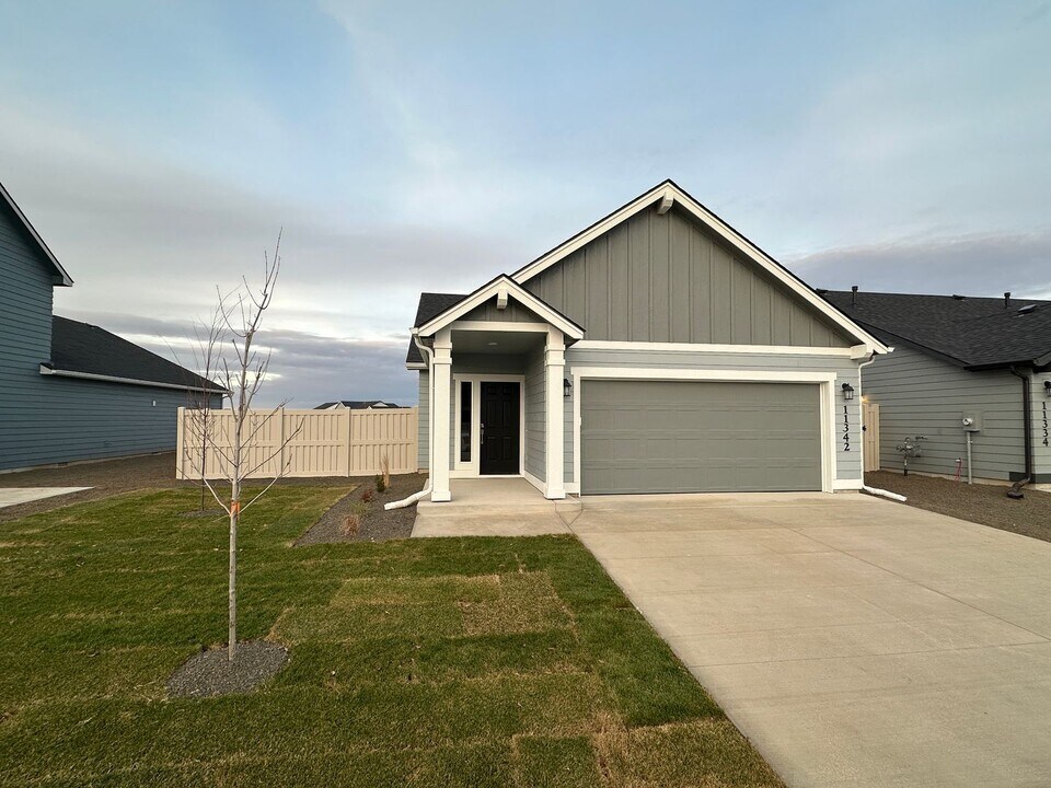 11342 Bluefield Dr in Caldwell, ID - Building Photo