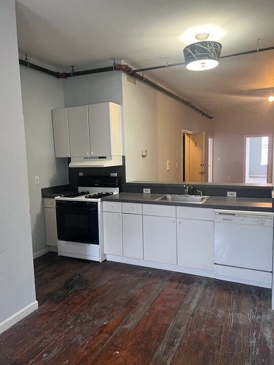 108 Chestnut St in Philadelphia, PA - Building Photo