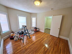 49 Hillside Ave, Unit 1 in Everett, MA - Building Photo - Building Photo