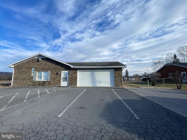 4124 Lincoln Way E in Fayetteville, PA - Building Photo - Building Photo