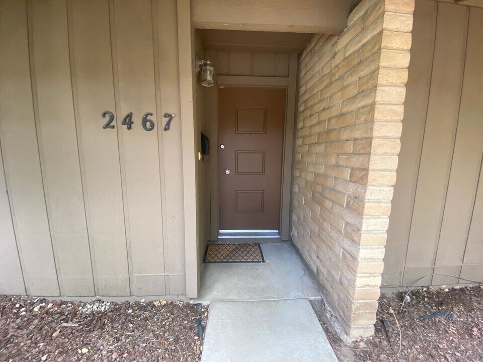 2465-2467 American River Dr in Sacramento, CA - Foto de edificio