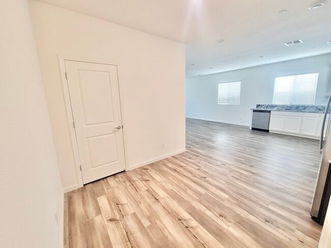 4017 Newmarket St in Roseville, CA - Building Photo - Building Photo