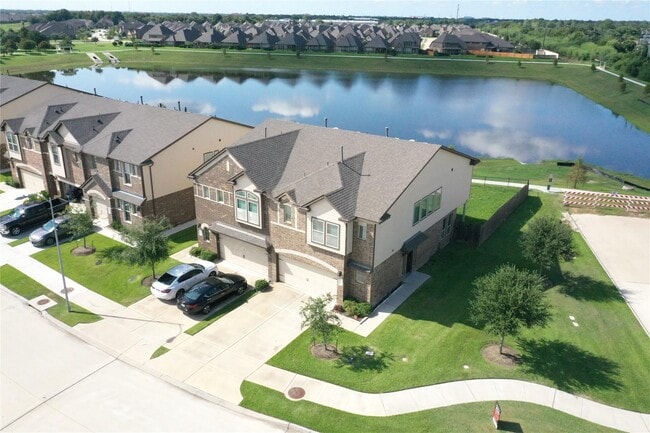 property at 1204 Willow Plains Ln