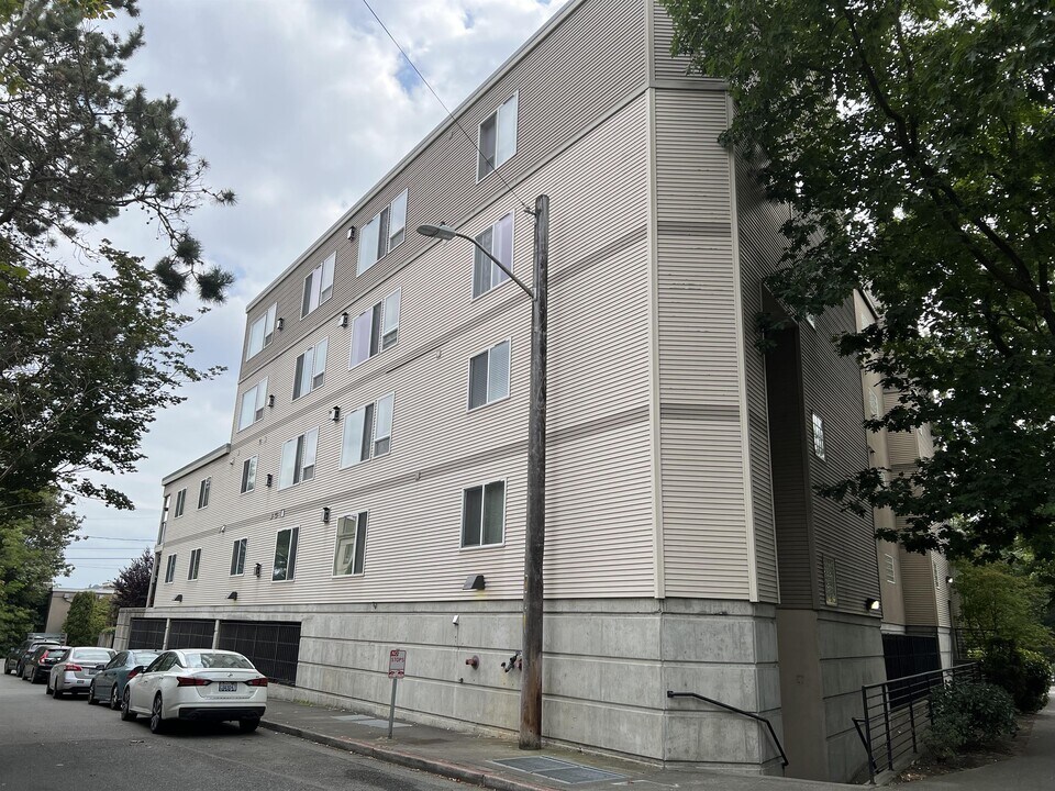 559 McGraw St in Seattle, WA - Building Photo