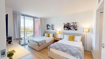 2602 E Hallandale Beach Blvd in Hallandale Beach, FL - Building Photo
