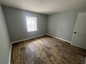 9122 Tudor Dr in Tampa, FL - Building Photo - Building Photo