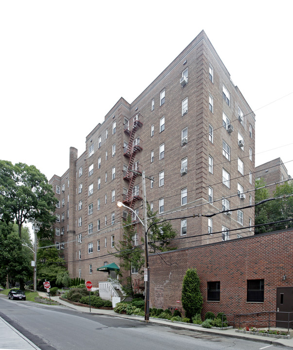 Georgian Court in Bronxville, NY - Building Photo