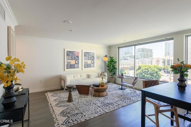 901 Flower St, Unit 515 in Los Angeles, CA - Building Photo - Building Photo