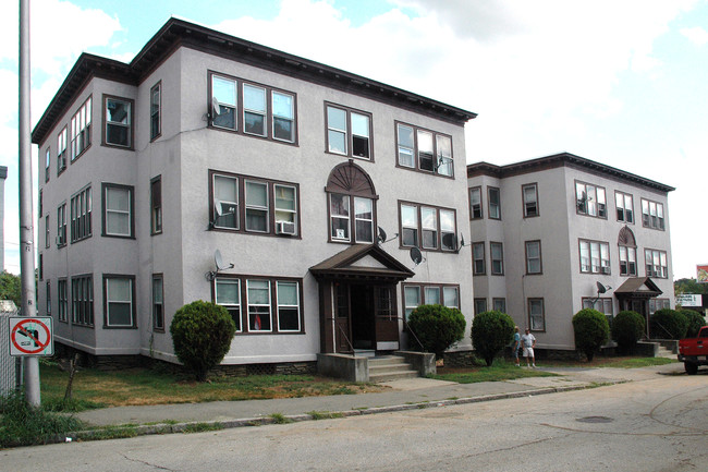 18-20 Lakewood St in Worcester, MA - Foto de edificio - Building Photo