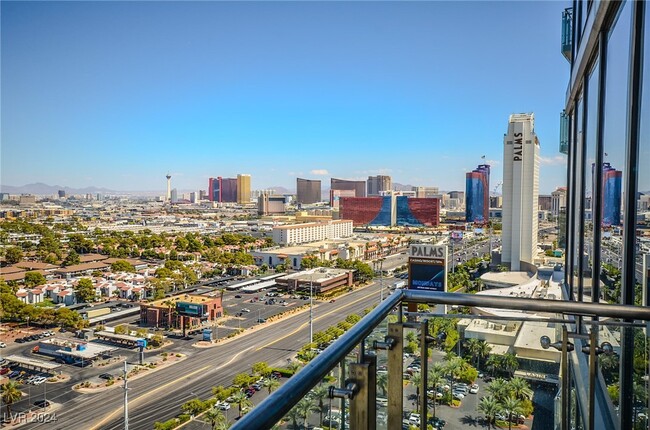 4381 W Flamingo Rd in Las Vegas, NV - Building Photo - Building Photo