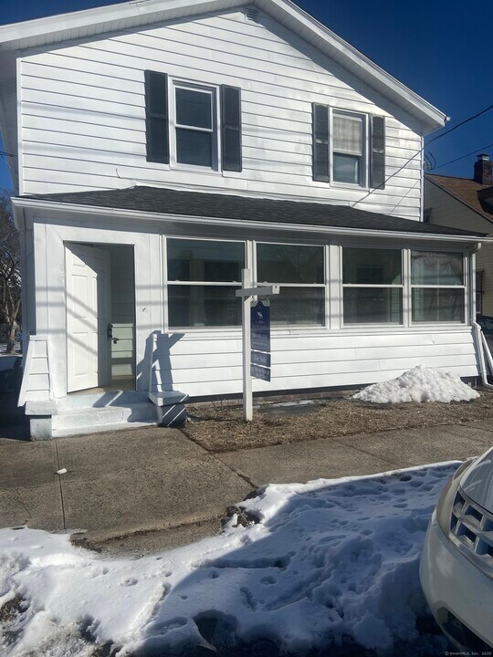 43 Whiting St in Hamden, CT - Building Photo