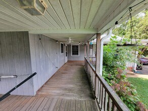 1304 Gracewood Dr in Greensboro, NC - Building Photo - Building Photo