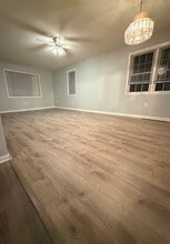 16 Faneuil St, Unit 1st Floor in Windsor, CT - Building Photo - Building Photo