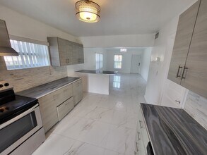 18727 SW 100th Ave in Cutler Bay, FL - Building Photo - Building Photo