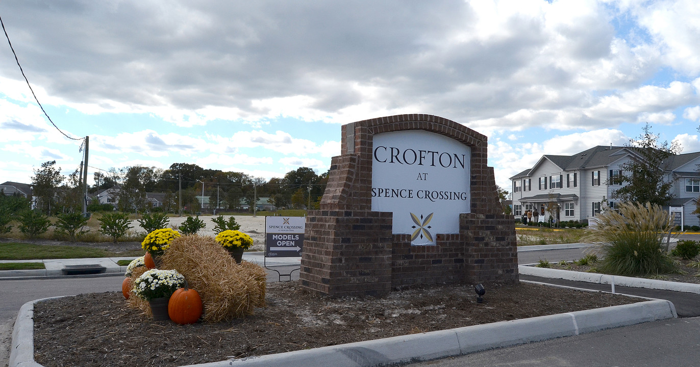 Crofton at Spence Crossing in Virginia Beach, VA - Foto de edificio