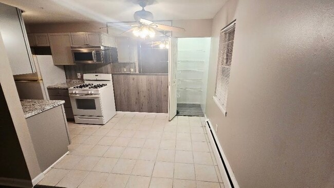 199 Regency Park Dr in Agawam, MA - Building Photo - Building Photo