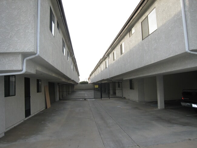 16001 Denker Ave, Unit 11 in Gardena, CA - Building Photo - Building Photo