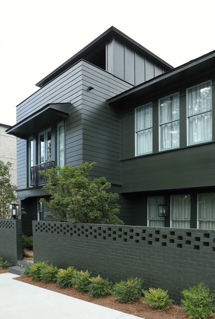 2055 Manchester St NE in Atlanta, GA - Foto de edificio - Building Photo