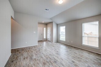 120 Lyndon Dr in San Marcos, TX - Building Photo - Building Photo