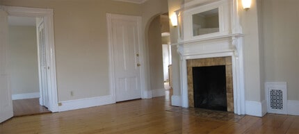 70 Church St, Unit 2 in Wellesley, MA - Foto de edificio - Building Photo