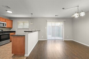 1520 Sherwood Forest St in Houston, TX - Building Photo