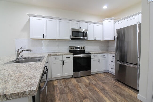 1105 S Cedar Pl in Kennewick, WA - Building Photo - Building Photo