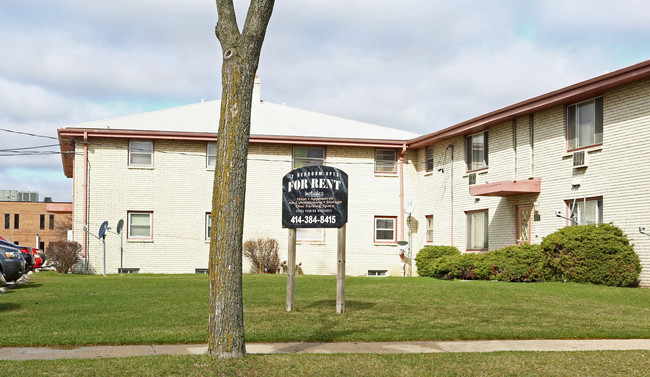 4649 S 23rd St in Milwaukee, WI - Foto de edificio - Building Photo