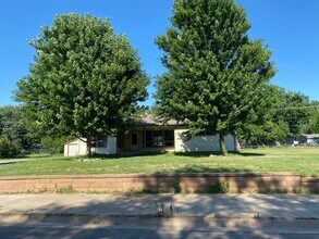730 N Woodlawn Blvd in Derby, KS - Building Photo - Building Photo