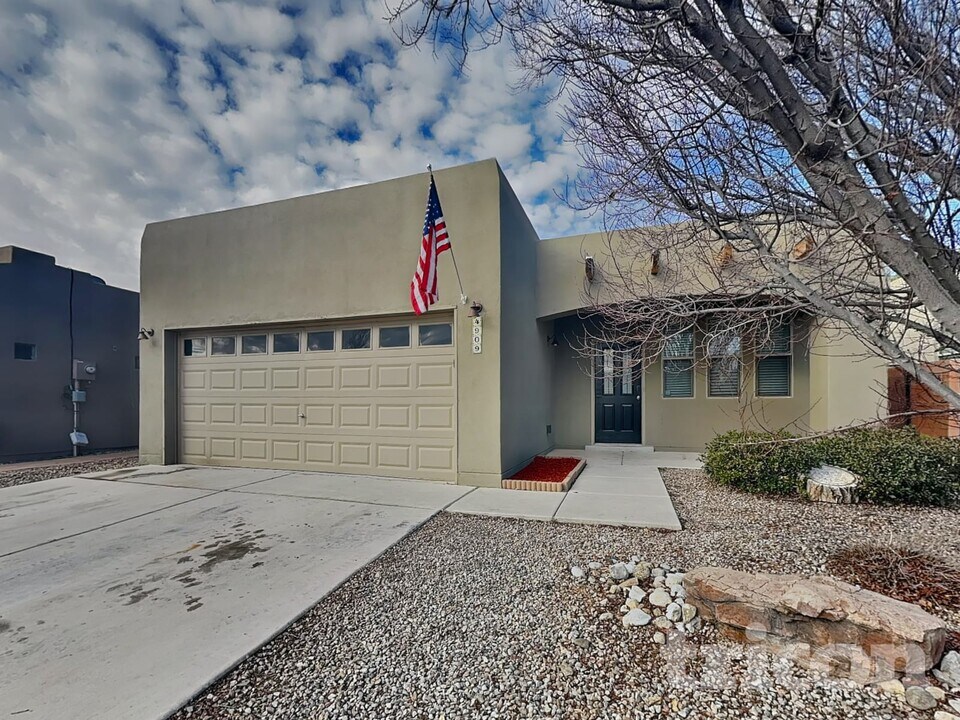 4909 Costa Uasca Dr NW in Albuquerque, NM - Building Photo