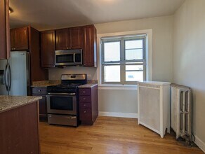 4912 N Hoyne Ave, Unit 2108-3W in Chicago, IL - Foto de edificio - Building Photo