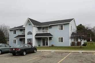 Sheridan Apartments in Marshall, MI - Foto de edificio - Building Photo