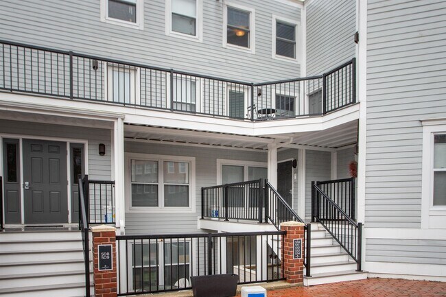 33 Deer St in Portsmouth, NH - Building Photo - Building Photo
