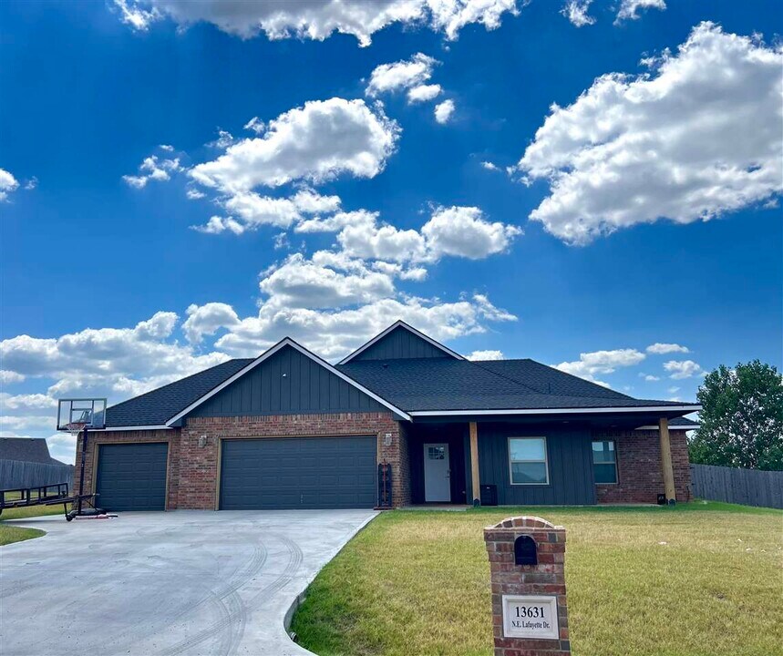 13631 NE Lafayette Dr in Elgin, OK - Building Photo