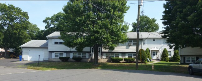 48 Elmview Cir in Waterbury, CT - Building Photo - Building Photo